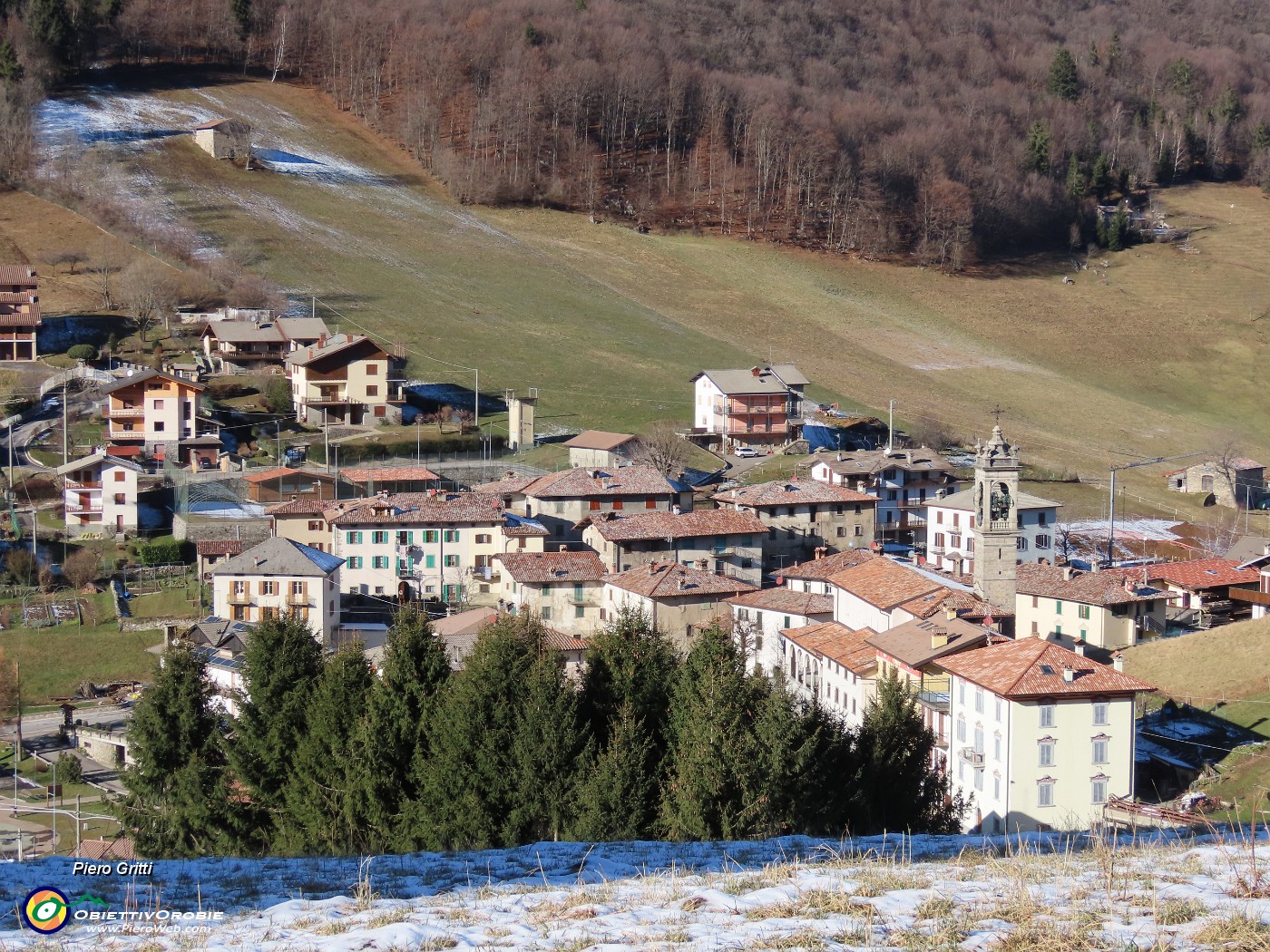 12 Dal roccolo vista sul centro di Valpiana.JPG